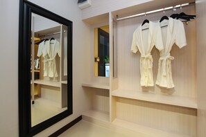 Minibar, escritorio, camas plegables/adicionales y wifi gratis