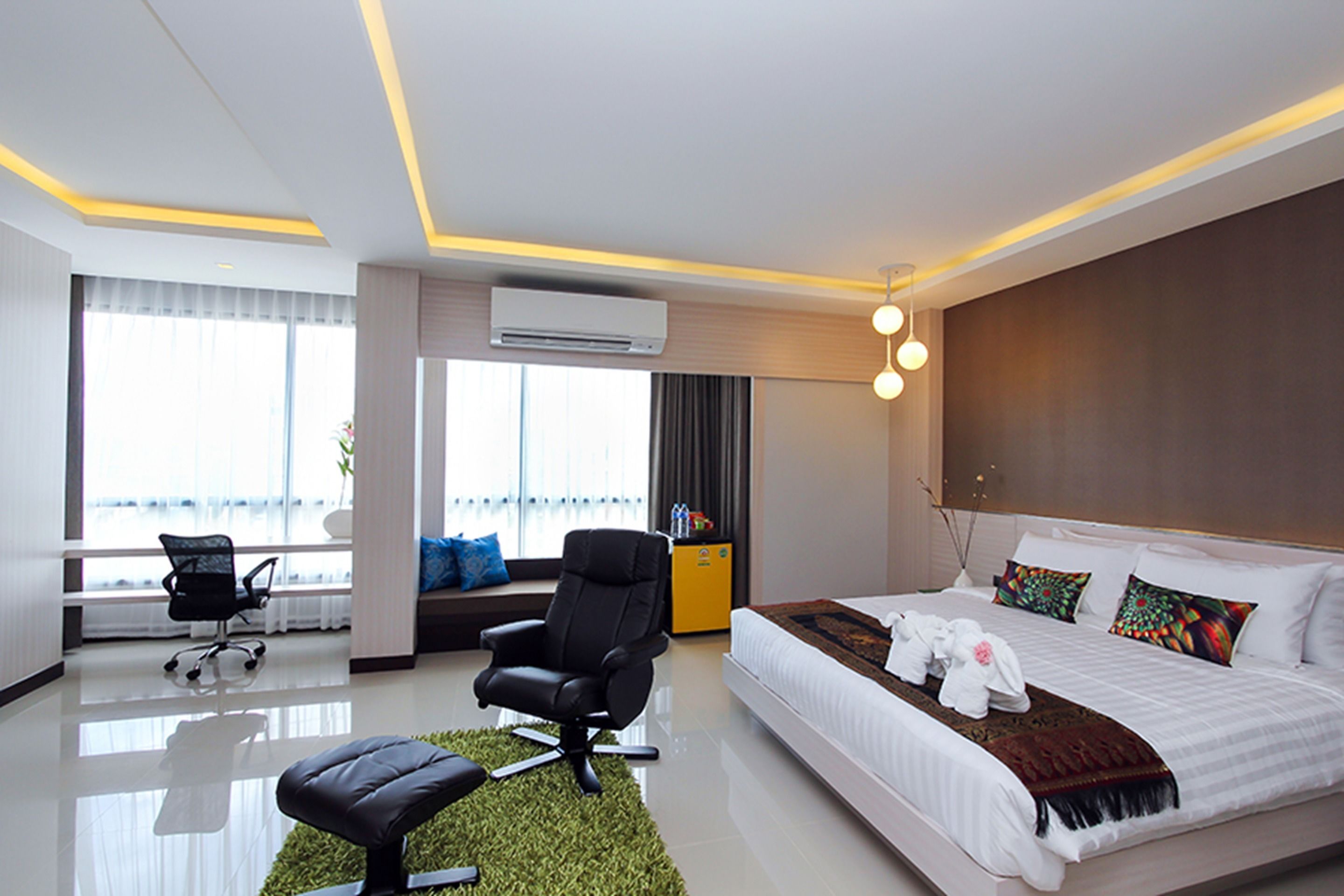 junior room | minibar, desk, rollaway beds, free wifi