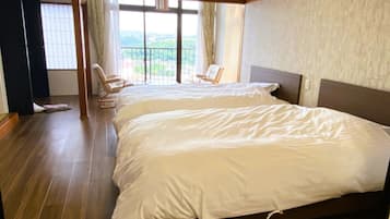 In-room safe, bed sheets