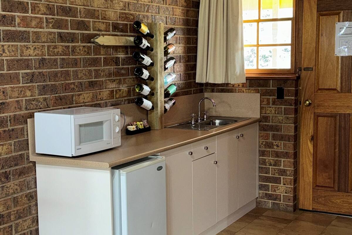 deluxe twin | private kitchenette | fridge, microwave, coffee/tea maker, electric kettle