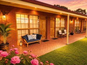 Terrace/patio - Coonawarra Place Motor Inn (Coonawarra)