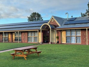 Exterior - Coonawarra Place Motor Inn (Coonawarra)