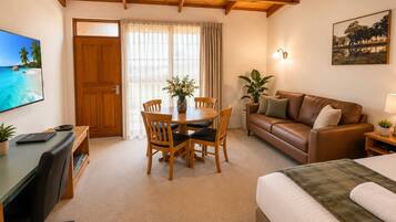King Spa Suite | Living room | Flat-screen TV