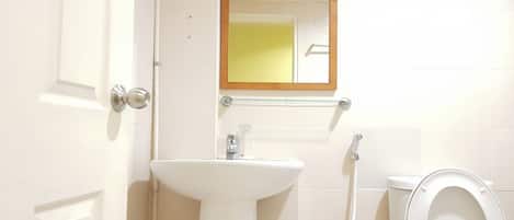 Artículos de tocador gratuitos, secador de pelo, toallas