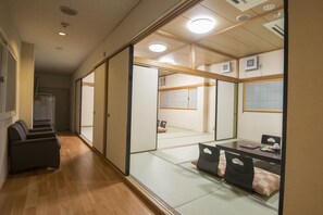 In-room safe, desk, free WiFi - Tenpyo Ryokan (Nara)