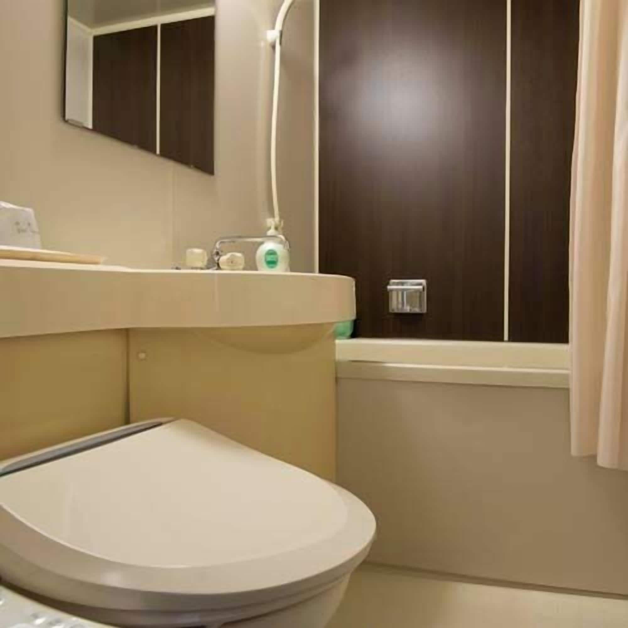Bathroom | Combined shower/tub, hair dryer, slippers, bidet