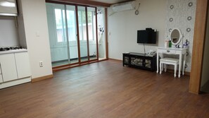 Deluxe Double Room (Ondol) | Free WiFi - Happy Memory (Jeonju)