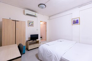 Single Room | Desk, iron/ironing board, free WiFi, bed sheets