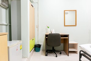 Standard Room | Desk, iron/ironing board, free WiFi, bed sheets - Freesia Saladaeng Silom Apartments (Bangkok)