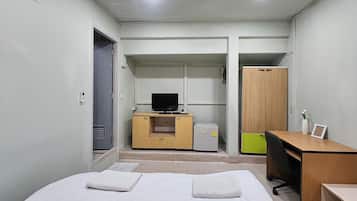 Standard Room | Desk, iron/ironing board, free WiFi, bed sheets