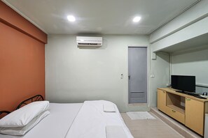 ห้องสแตนดาร์ด | โต๊ะทำงาน, เตารีด/โต๊ะรีดผ้า, Wi-Fi ฟรี, ผ้าปูที่นอน