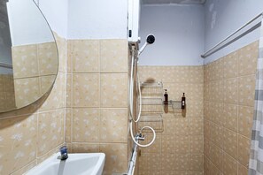 Douche, articles de toilette (gratuits), séchoir à cheveux