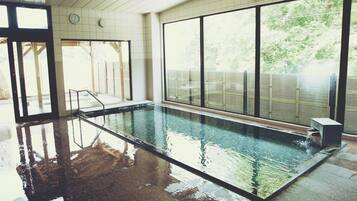 Indoor spa tub