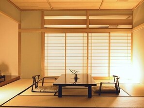 Deluxe Room, Non Smoking | In-room safe, free WiFi, bed sheets