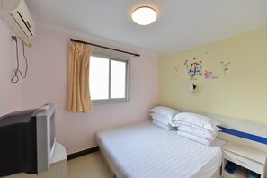 Standard Double Room | 1 bedroom, individually decorated, individually furnished, free WiFi - Happy Dragon.Backpackers Hostel (Beijing)