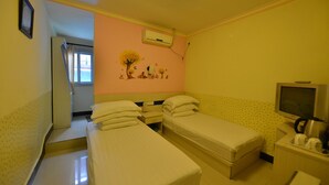 Standard Double Room | 1 bedroom, WiFi (free), individually decorated, individually furnished - Happy Dragon.Backpackers Hostel (Beijing)
