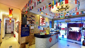 Reception - Happy Dragon.Backpackers Hostel (Beijing)