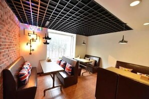 تقديم الإفطار