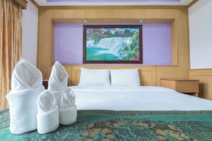 Chambre Standard, 1 très grand lit | Bureau, rideaux occultants, Wi-Fi gratuit, draps fournis