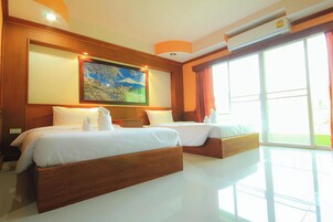 Escritorio, cortinas blackout, wifi gratis y ropa de cama