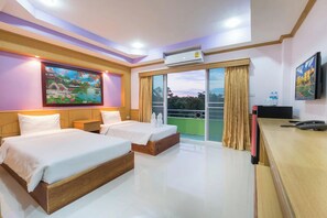 Standard Twin Room | Desk, blackout drapes, free WiFi, bed sheets