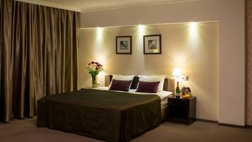 Deluxe Double Room | Minibar, in-room safe, desk, soundproofing