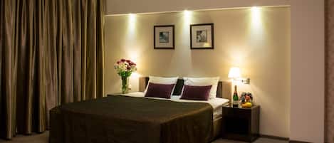 Deluxe Double Room | Minibar, in-room safe, desk, soundproofing