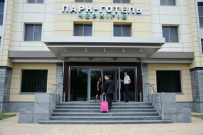 Property entrance - RiverSide - restaurant, hotel, beach (Chernihiv)
