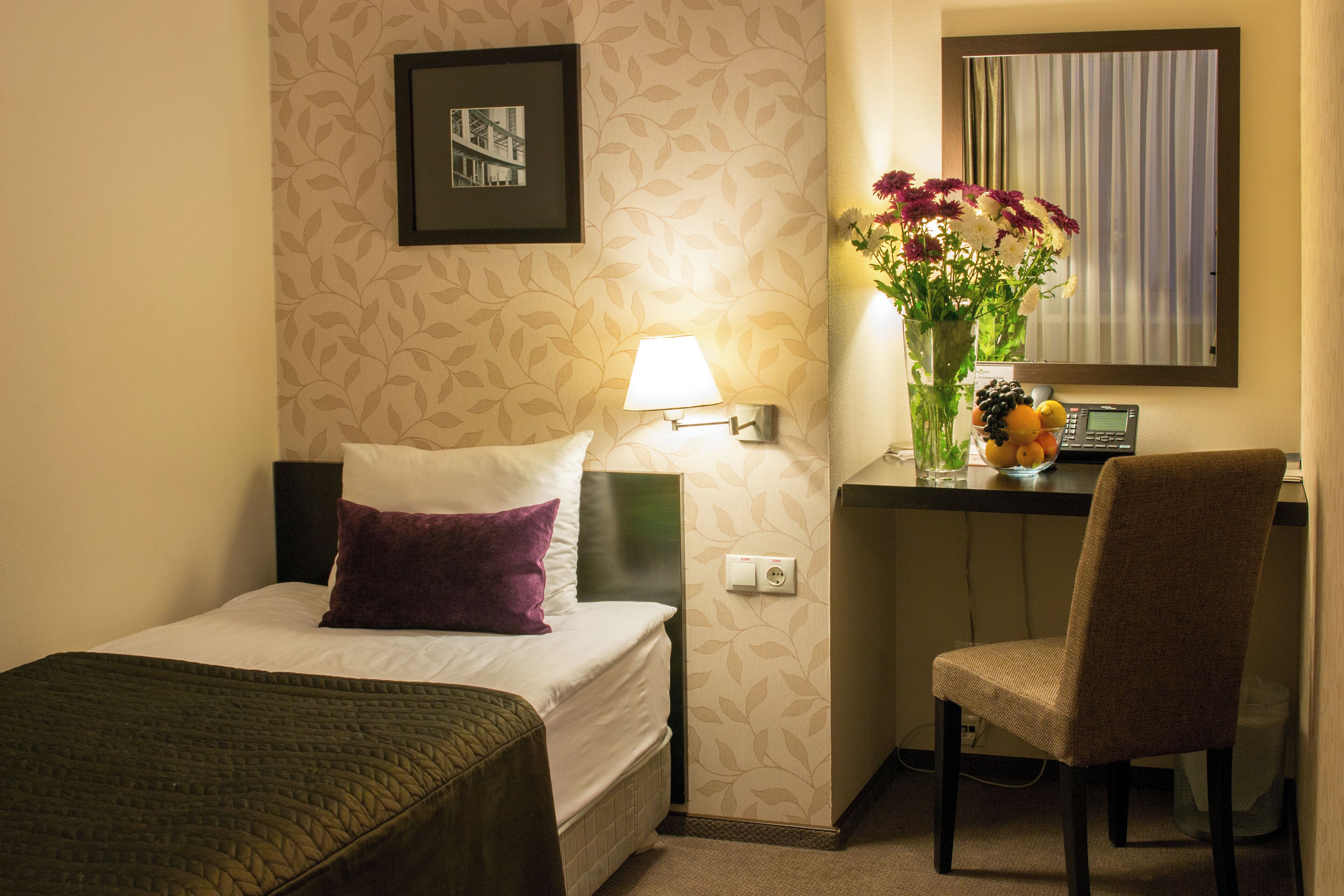 Standard Room | Minibar, in-room safe, desk, soundproofing