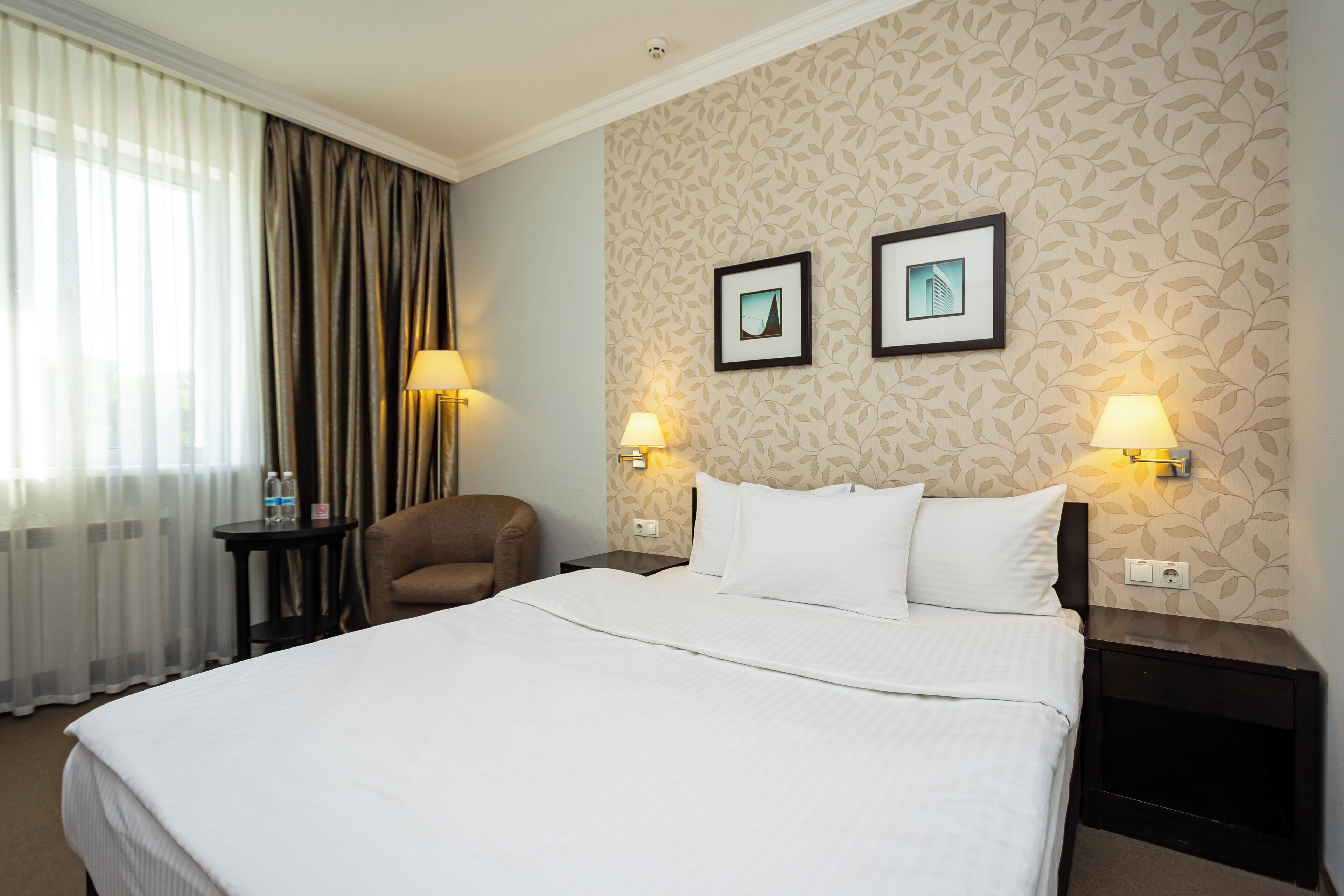 Classic Room, 1 Double Bed | Minibar, in-room safe, desk, soundproofing