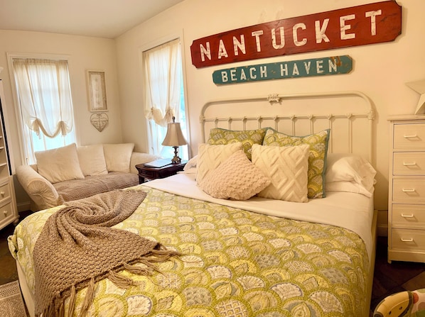 Luksussuite, 1 kingsize-seng, privat bad, 1. etasje | Sengetøy i egyptisk bomull, sengetøy av topp kvalitet og dundyner