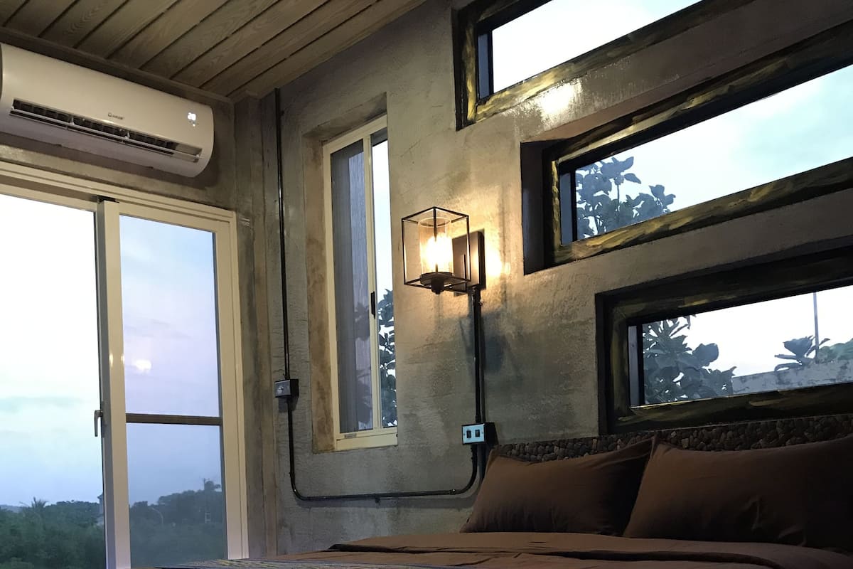1 habitación, ropa de cama de alta calidad y escritorio