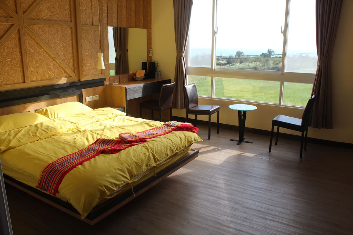 Habitación doble, vista al océano | 1 habitación, ropa de cama de alta calidad, escritorio y camas extra