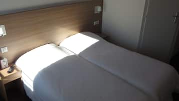 高级双床房, 2 张单人床, 花园景观 | 高档床上用品、办公桌、隔音、免费 WiFi
