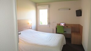 Premium bedding, desk, soundproofing, free WiFi