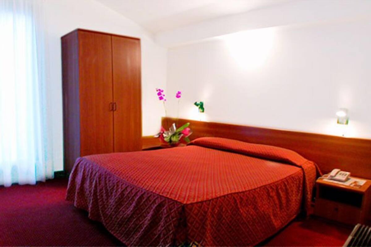 Habitación con 1 cama matrimonial o 2 individuales | Escritorio, insonorización, cunas y wifi gratis