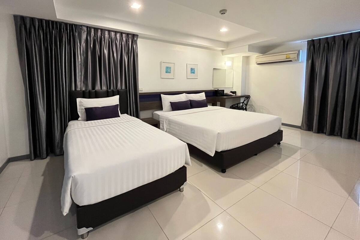 Family Room | In-room safe, desk, rollaway beds (surcharge), WiFi (free)