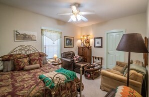 Standard Double Room, Ensuite (The Tropical Room) - Stone Haus Bed & Breakfast (Hermann)