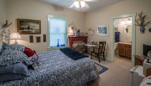 Standard Double Room, Ensuite (The Blue Room) - Stone Haus Bed & Breakfast (Hermann)