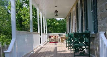 Stone Haus Bed & Breakfast