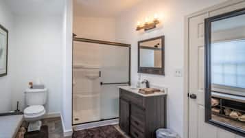 Standard Double Room, Ensuite (Leaf Room) | Bathroom