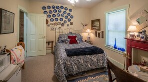 Standard Double Room, Ensuite (The Blue Room) - Stone Haus Bed & Breakfast (Hermann)