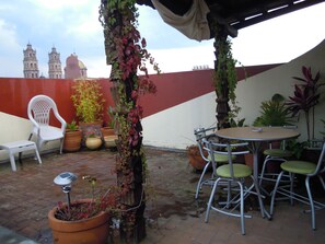 Terrace/patio - Hostal Casa Castillo Bed & Breakfast (Morelia)