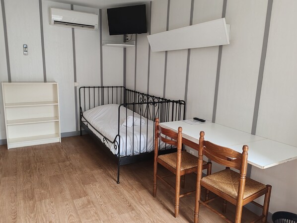 Room - Hôtel Marjolaine (Roullet-Saint-Estephe)
