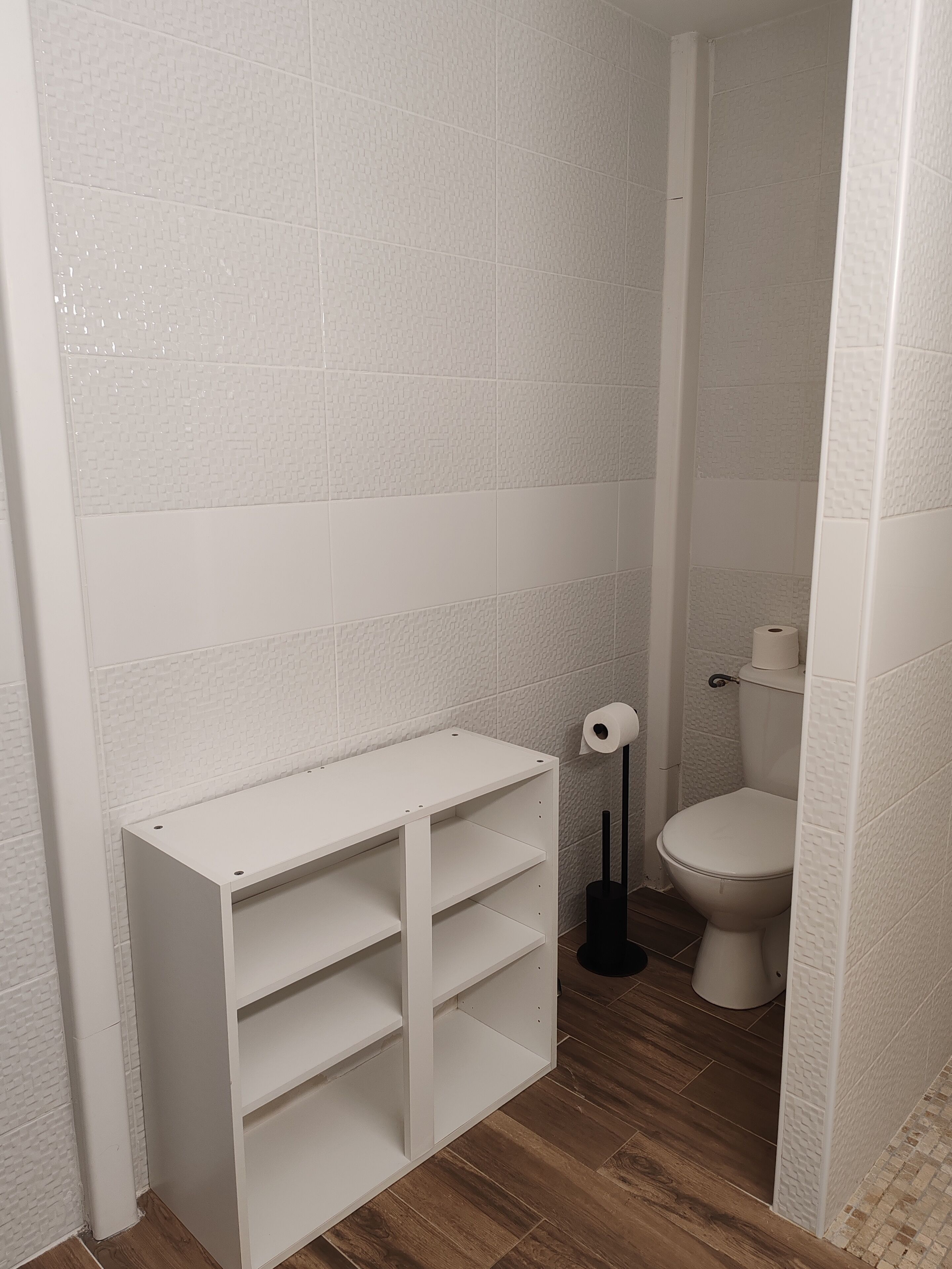 quadruple room | bathroom | free toiletries, towels