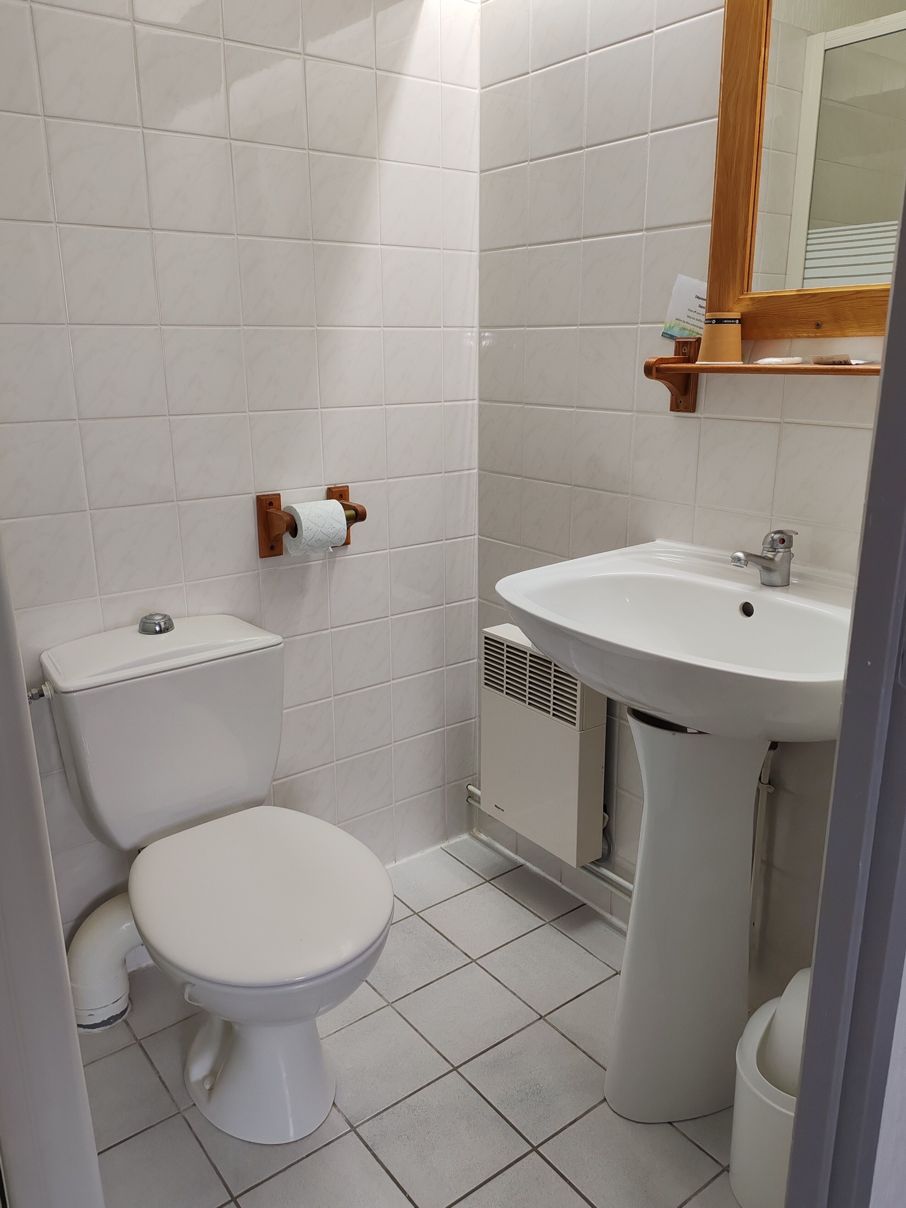 free toiletries, towels