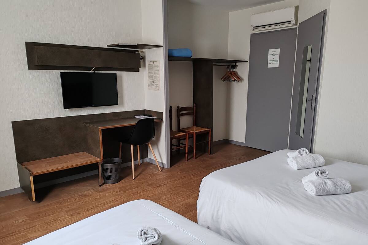 Triple Room | Desk, iron/ironing board (on request), free cots/infant beds