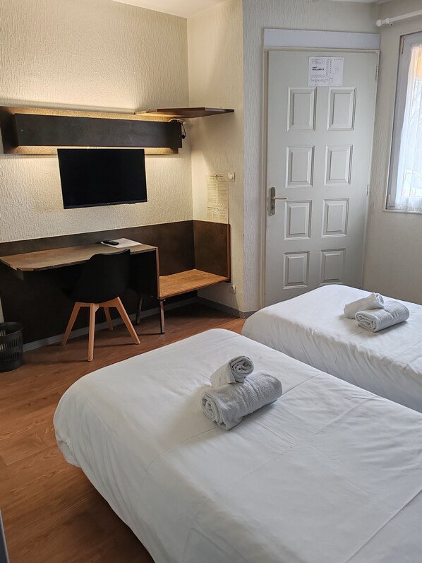 Room - Hôtel Marjolaine (Roullet-Saint-Estephe)