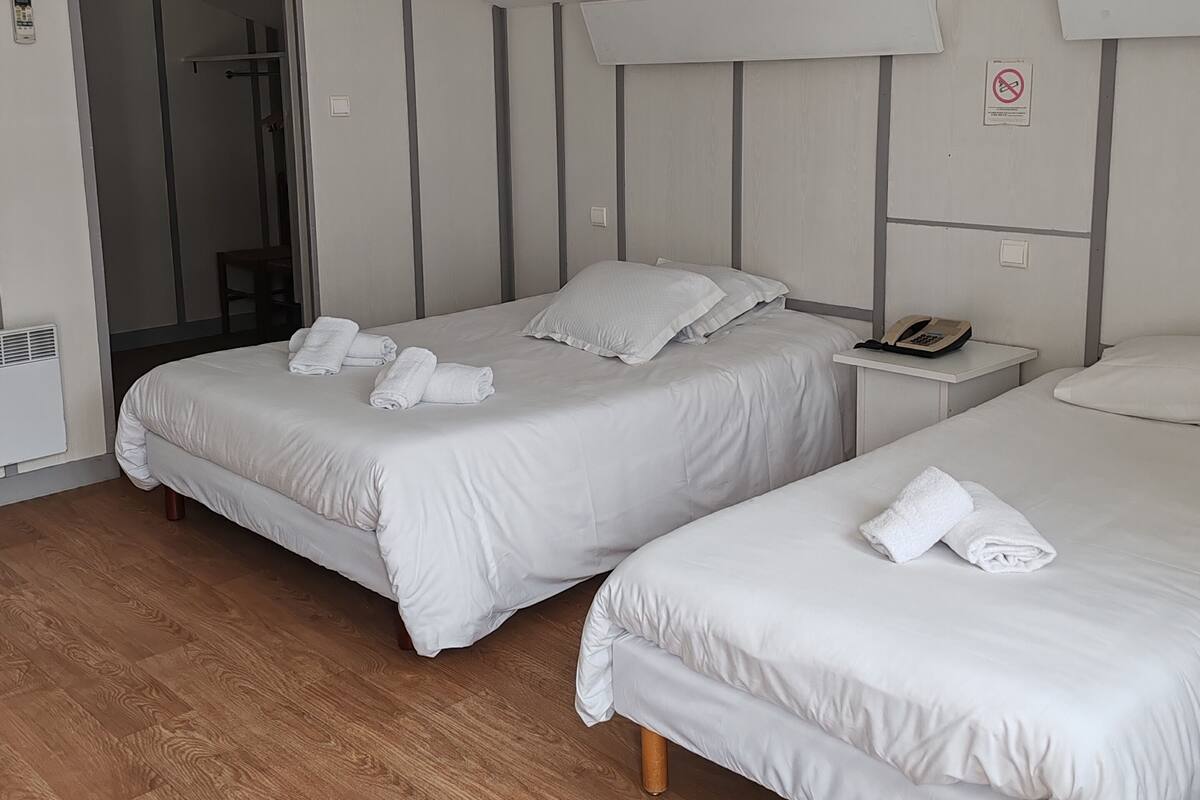 Quadruple Room | Desk, iron/ironing board (on request), free cots/infant beds