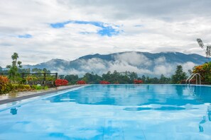 Outdoor pool - Elegant Hotel (Udunuwara)